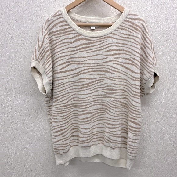 Barefoot Dreams Sweaters - Barefoot Dreams Cozy Chic Beige & Cream Zebra Print Short Sleeve Sweater XL